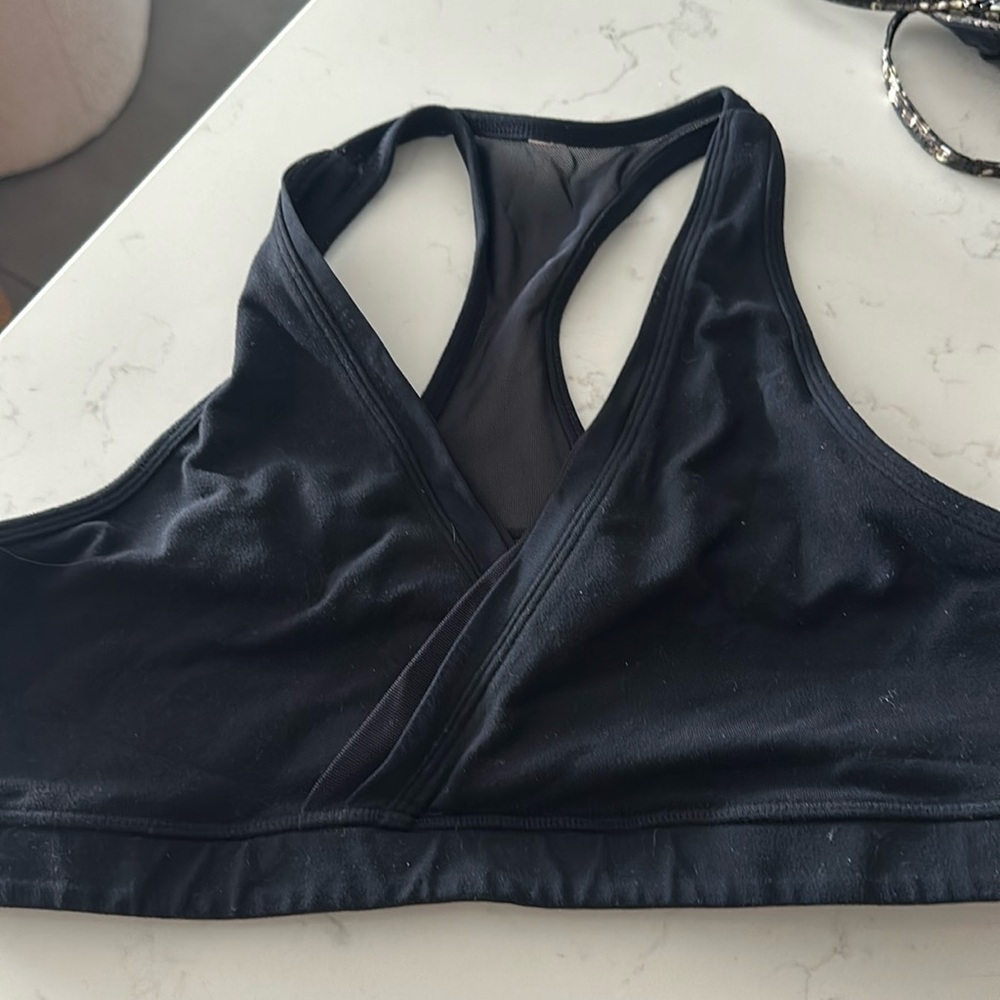 Lululemon V Neck Sports Bra size L, Black